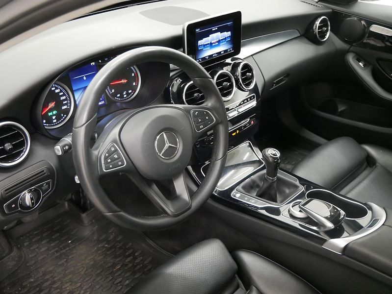 Mercedes-Benz Třídy C - fotka 14 z 25