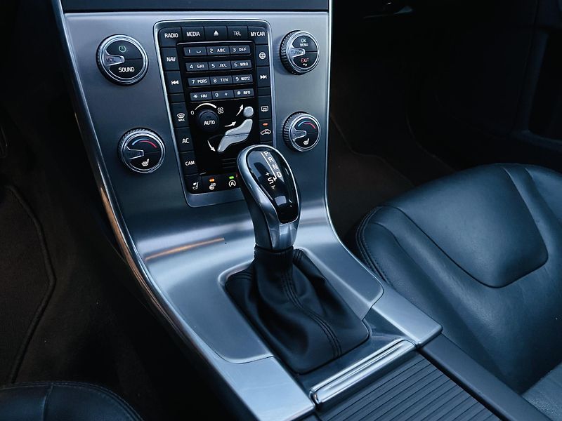 Volvo V60 2.4D4 5V AUTOMAT KAMERA TAŽNÉ - fotka 37 z 46