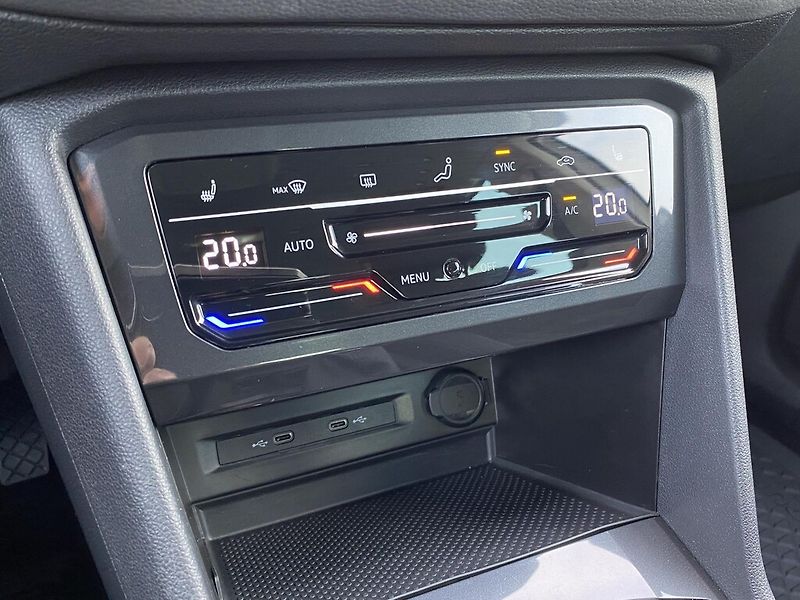 Volkswagen Tiguan 2,0 TDI 110 kW DSG Life - fotka 21 z 28