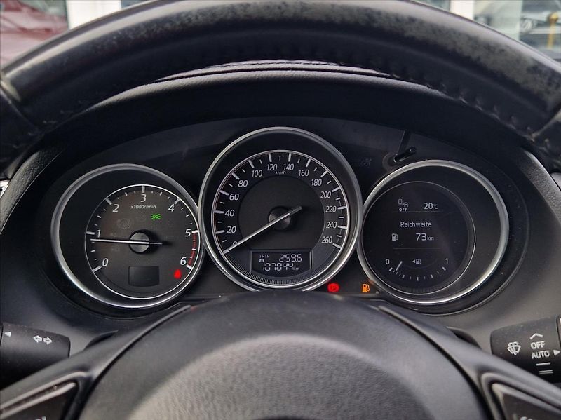 Mazda 6 2,2 D SKYACTIVE, VÝHŘEV NOSIČ - fotka 24 z 42