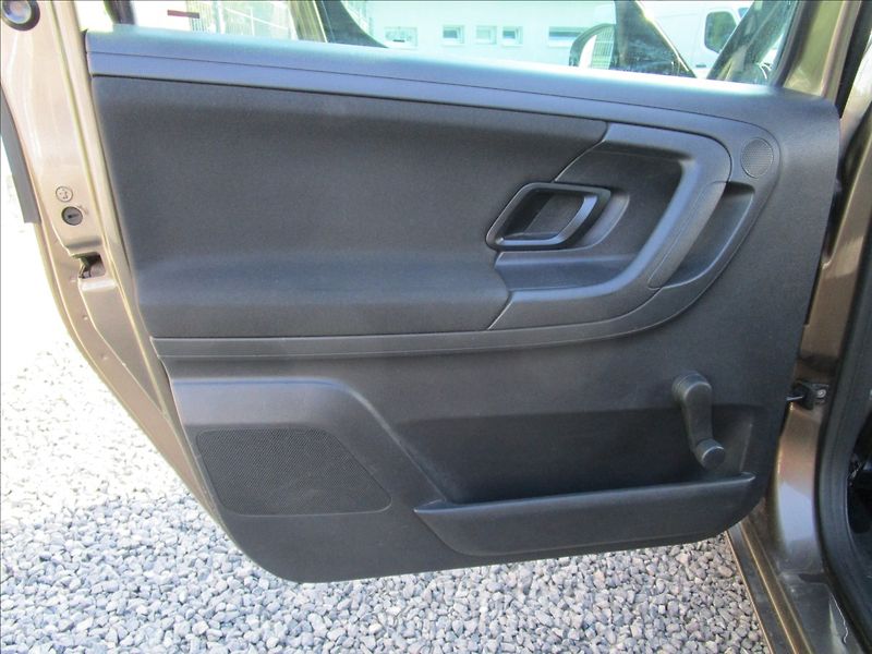 Škoda Roomster 1.4i 16V Ambition, Klima, 2. m - fotka 27 z 36