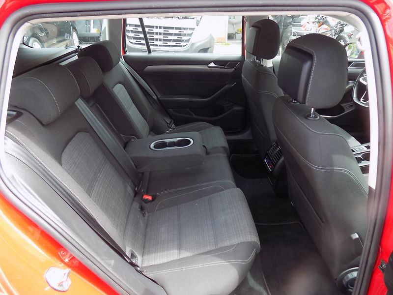 Volkswagen Passat 2,0 TDI DSG SUPERSTAV!!! - fotka 25 z 41
