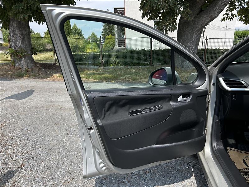 Peugeot 207 1,4 i  Klima,ISOFIX,CentrálDO - fotka 10 z 42