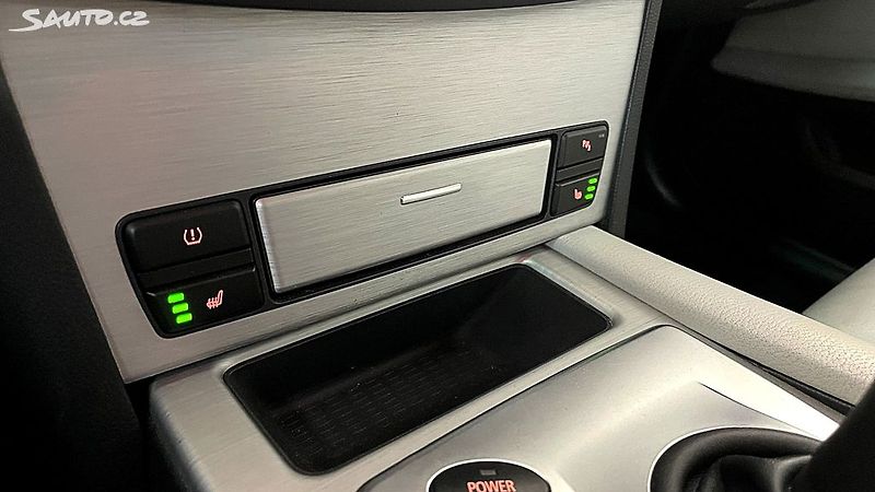 BMW M5 5.0 V10 Touring - fotka 24 z 34