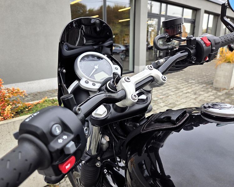 Triumph Street Twin (2017) 900 + brašny - fotka 14 z 17