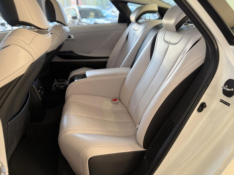 Toyota Mirai (2017) - fotka 16 z 23