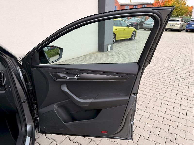 Škoda Karoq (2025) SPORTLINE TSI 1.5/110KW 7AP - fotka 16 z 35