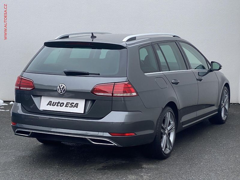Volkswagen Golf (2018) 2.0 TDi, Highline, DSG, LED - fotka 4 z 19