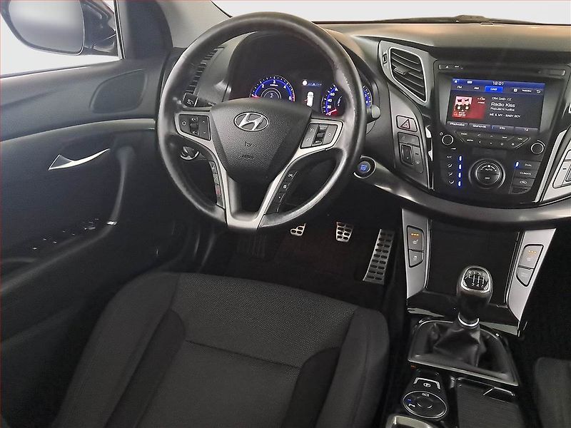 Hyundai i40 (2015) 1.7 CRDi, Navi, Xenony - fotka 7 z 15