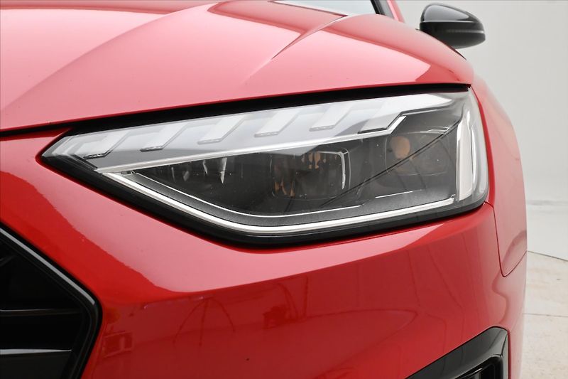 Audi A4 2,0 40TDI 150kW QUATTRO S-LINE - fotka 31 z 33
