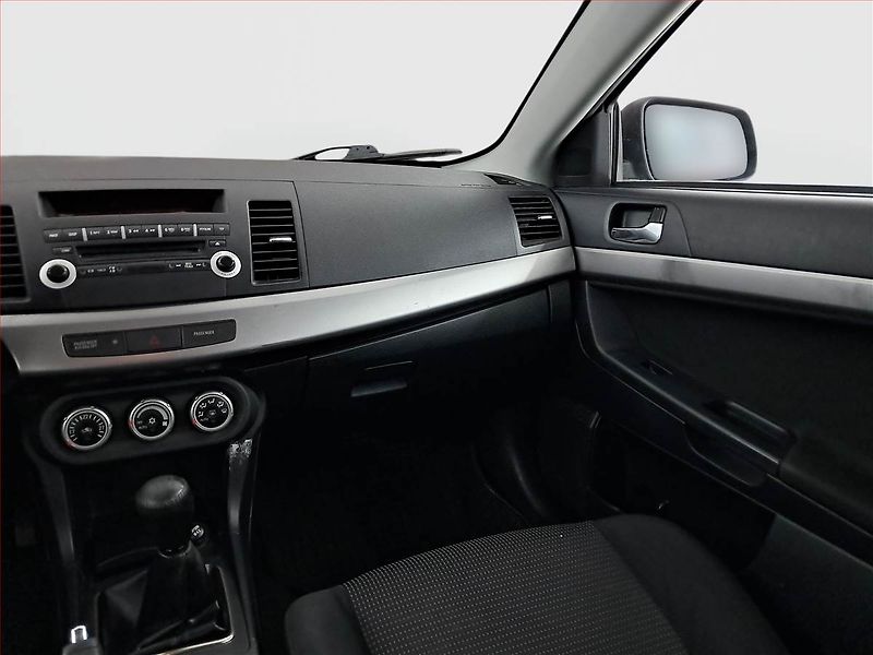 Mitsubishi Lancer (2009) 1.8 i, nová STK, dobrý stav - fotka 8 z 17