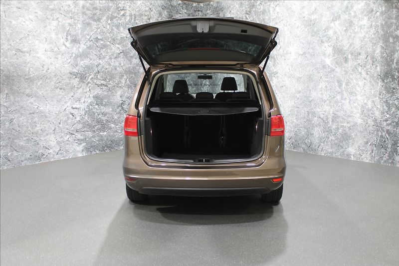 Volkswagen Sharan 2,0 TDI - fotka 5 z 29