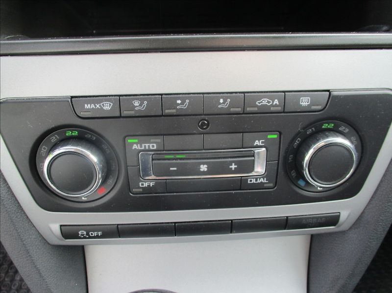 Škoda Octavia 1,6 TDI, aut.klima,Cebia,2.maj - fotka 19 z 23