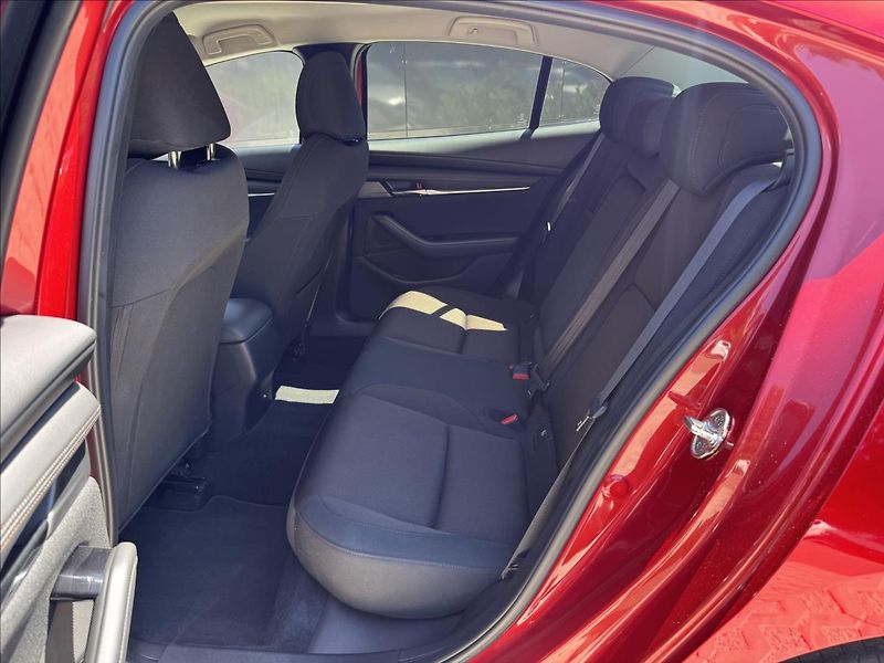 Mazda 3 2,0 Sky-G 110kW Edition 100 AT - fotka 12 z 29