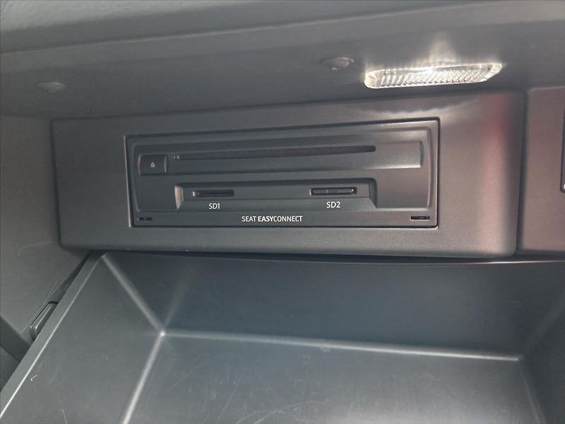Seat Leon 1,8 TSi FR Full LED DCC 16V ST - fotka 17 z 25