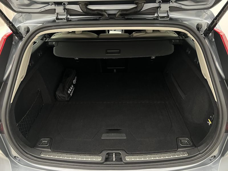 Volvo V60 D4 MOMENTUM AUT - fotka 5 z 46