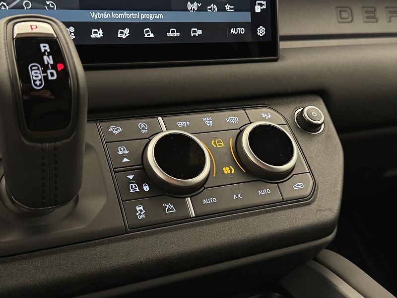 Land Rover Defender 110 D300 X-DYNAMIC SE - fotka 28 z 47