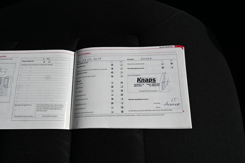 Škoda Octavia 2.0TDI 7/2011 Rezervace - fotka 46 z 50