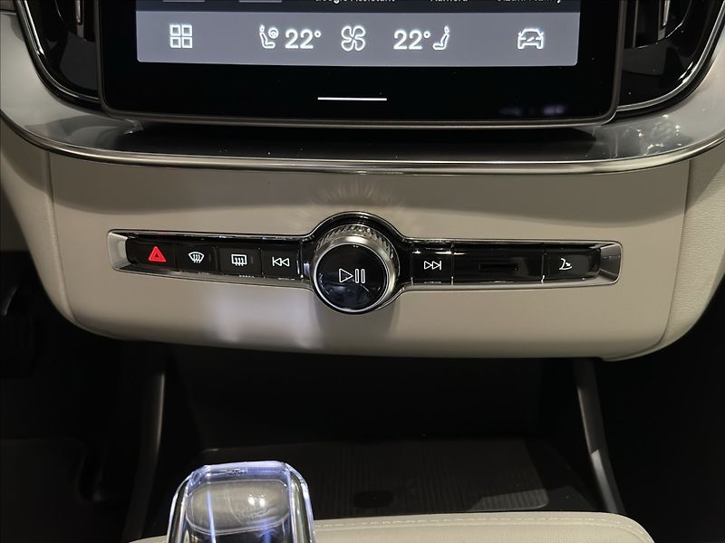 Volvo XC90 (2026) 2,0 T8  Plus Bright - fotka 28 z 41
