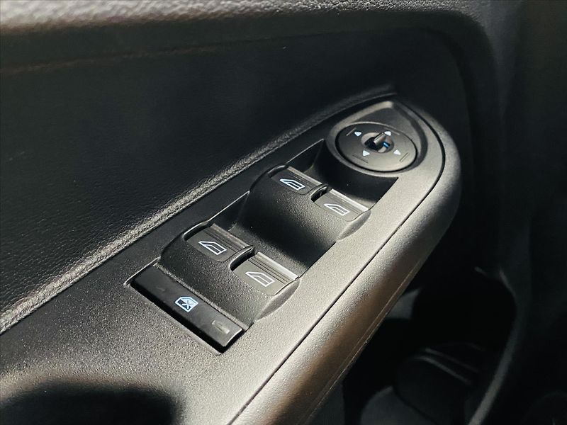 Ford B-MAX 1,0 EcoBoost 74kW - fotka 12 z 23