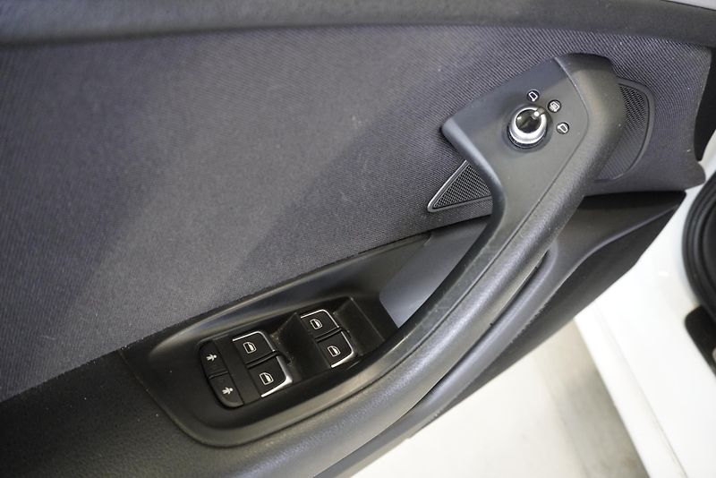 Audi A4 (2016) 2.0 TDI 140kW QUATTRO STRONIC - fotka 13 z 34