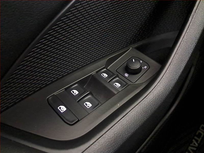 Škoda Octavia (2022) Ambition 2.0 TDI, ČR,1.maj - fotka 16 z 17
