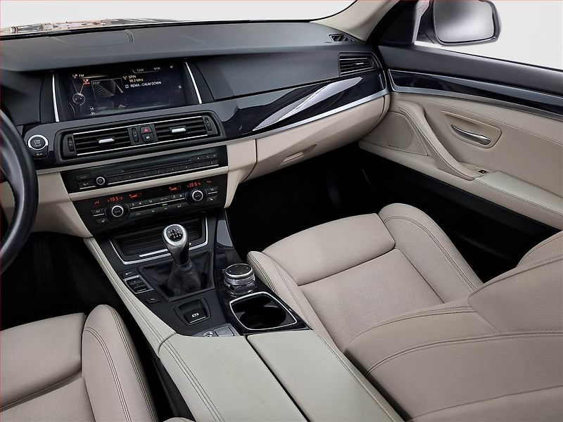 BMW Řada 5 (2015) 535i, Kůže, Navi, Bi-Xenony - fotka 8 z 22