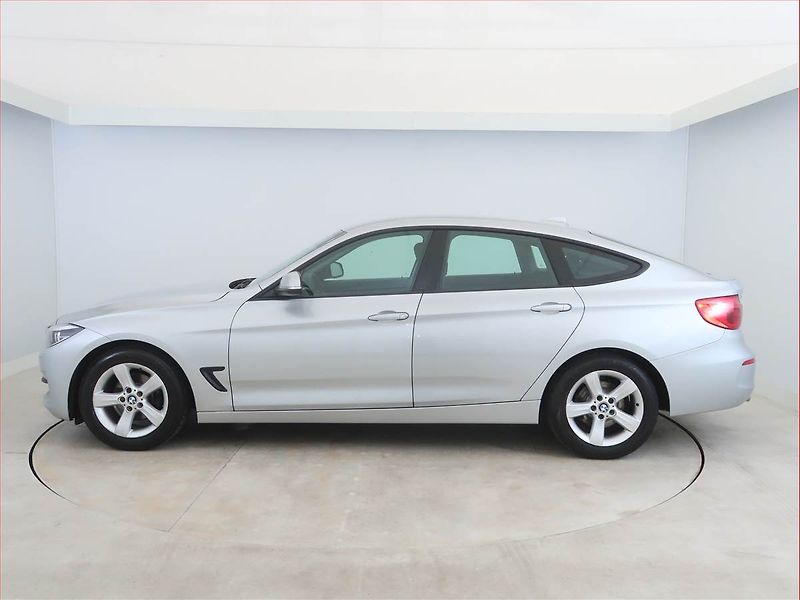 BMW Řada 3 (2018) 318d GT, Automat, Navi - fotka 3 z 25