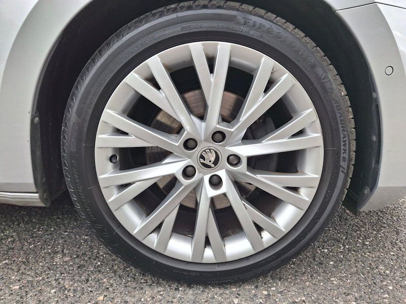 Škoda Superb (2023) Combi L&K DSG 2,0TDi 147kW - fotka 35 z 35
