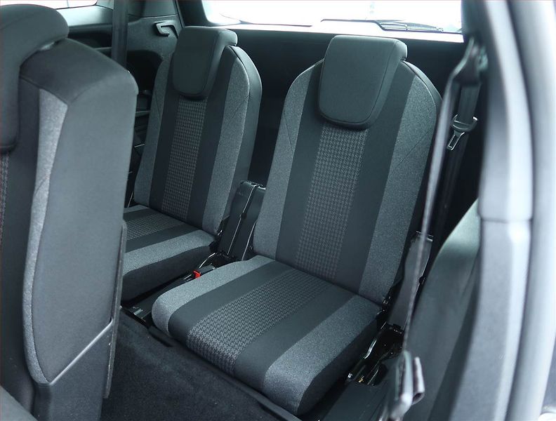 Peugeot 5008 (2022) PureTech 130 - fotka 22 z 25