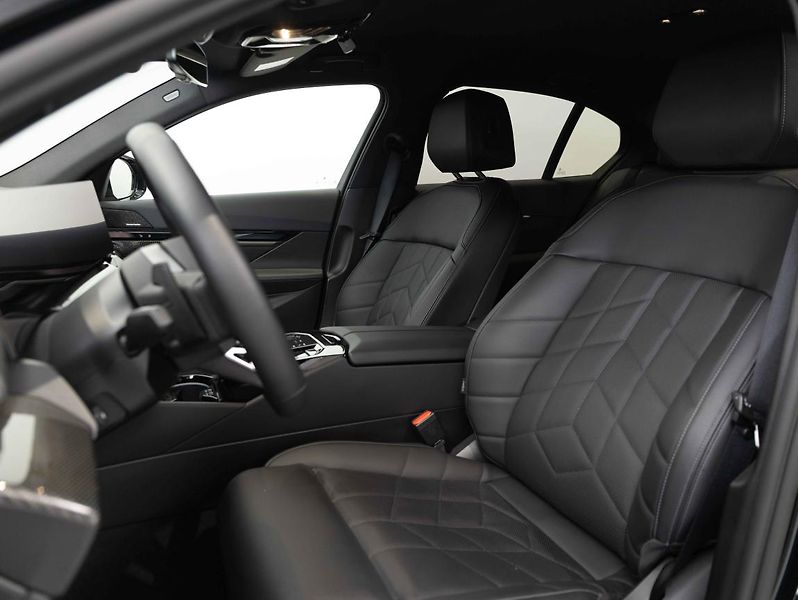 BMW Řada 5 520d xDrive - fotka 18 z 21