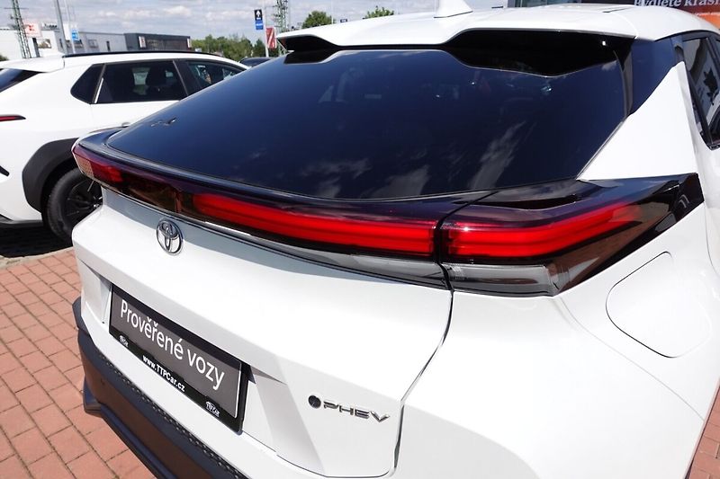 Toyota C-HR 2,0 PHEV Plug-in Style - fotka 32 z 33