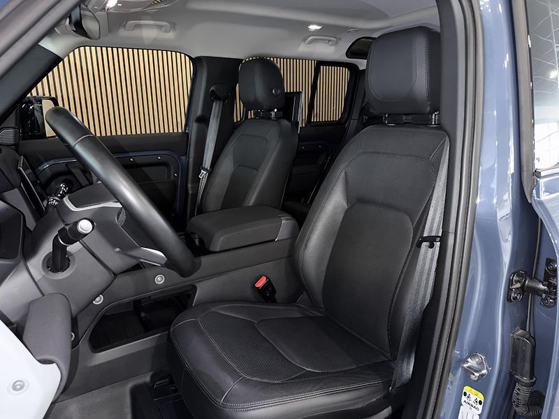 Land Rover Defender 110 P400 Meridian Matrix 360  - fotka 9 z 26