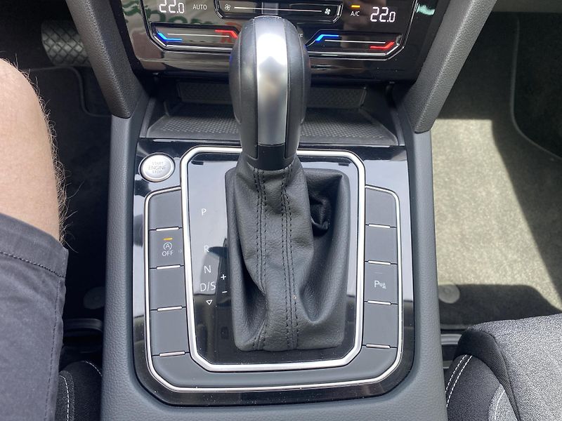 Volkswagen Passat 2.0TSI140kW-1xMAJ.-LED-DSG-ACC - fotka 30 z 49