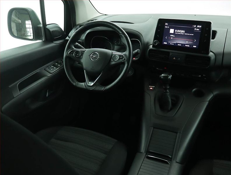 Opel Combo (2020) Maxi Edition 1.2 Turbo, 7Míst - fotka 7 z 17