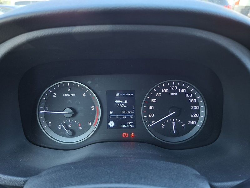 Hyundai Tucson 1,7 D 116k M6 - fotka 15 z 24