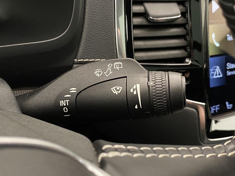 Volvo XC90 B5 AWD R-DESIGN AUT 7míst - fotka 23 z 52
