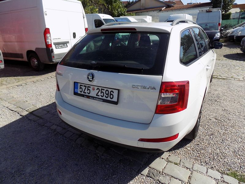 Škoda Octavia 1,6 TDI 81 KW NOVÉ ROZVODY!!! - fotka 10 z 38