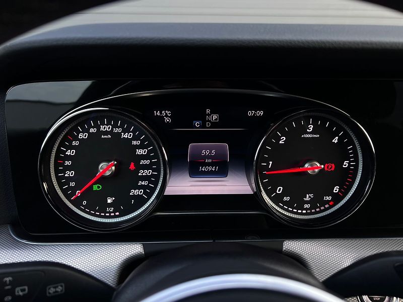 Mercedes-Benz Třídy E 220d Business-P.KAMERA-TAŽNÉ.Z - fotka 31 z 49