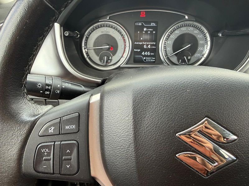 Suzuki Vitara 1,4 BoosterJet Premium - fotka 17 z 27