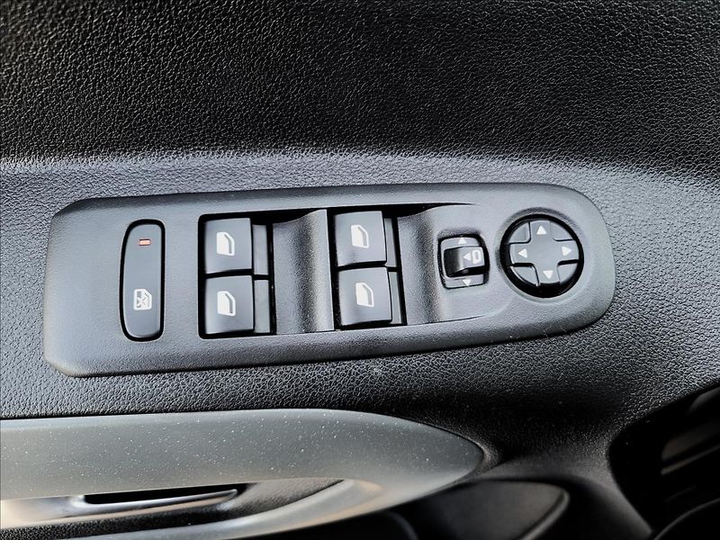 Citroën Berlingo 1,5 HDI,XL,7míst,navi,tažné - fotka 37 z 49