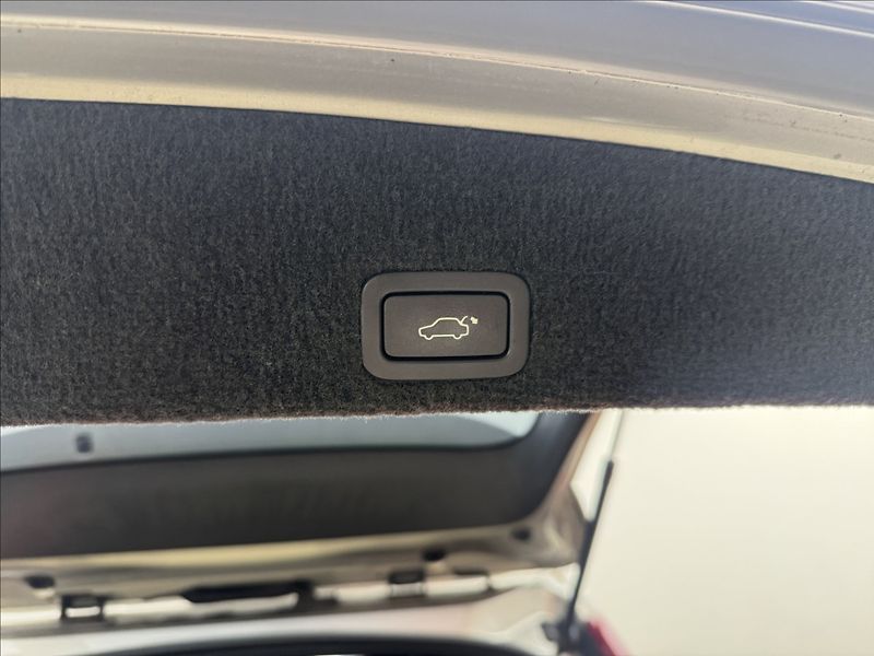 Volvo XC60 2,4 D3 4X4 AUT. VÝHŘEV LED ČR - fotka 38 z 40