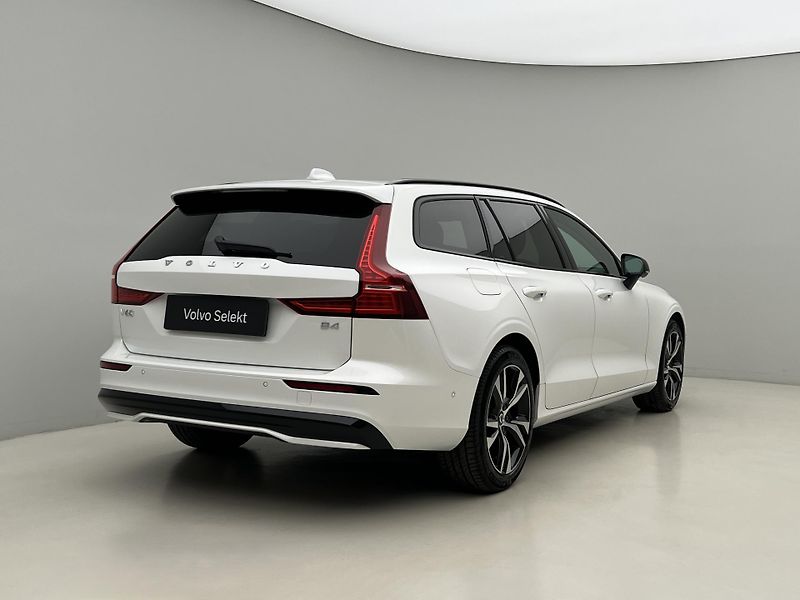 Volvo V60 B4 DARK PLUS AUT - fotka 13 z 46