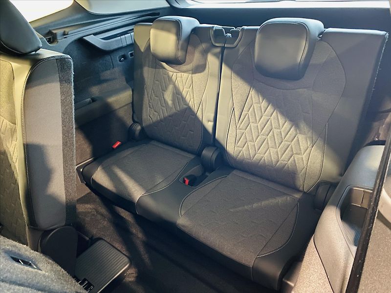 Volkswagen Tayron 2,0 TDI 142kW 4x4 DSG - fotka 22 z 30