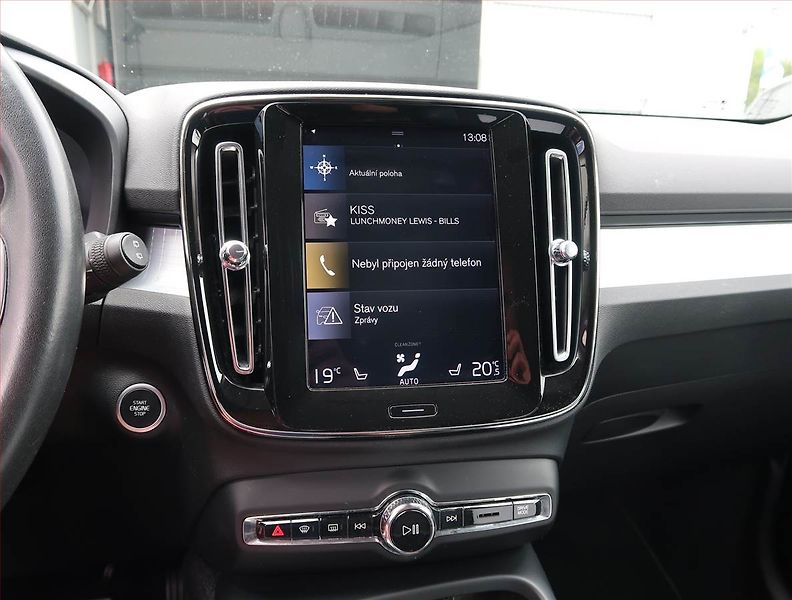 Volvo XC40 (2019) D4 AWD - fotka 12 z 24