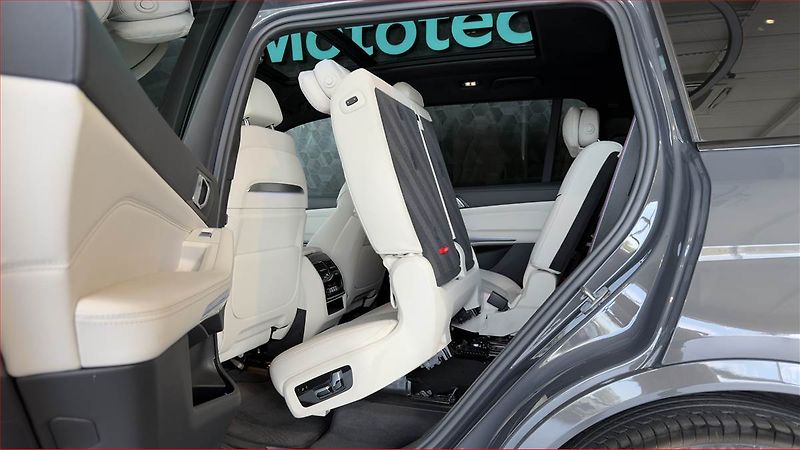 BMW X7 (2023) xDrive40i - fotka 20 z 24