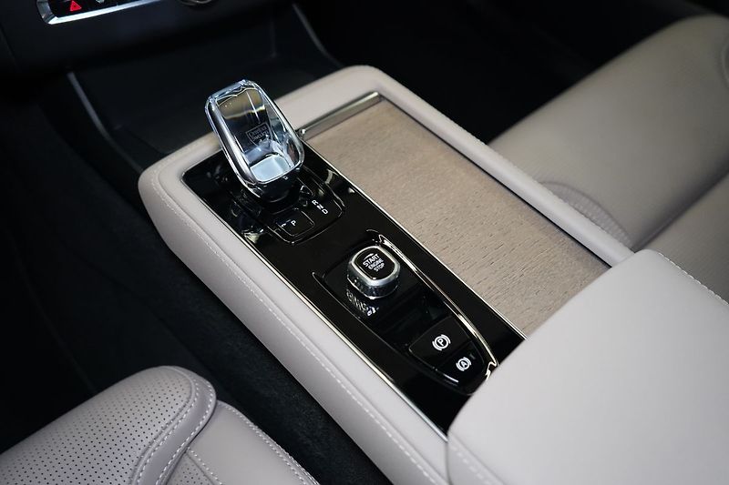 Volvo XC90 B5 AWD PLUS Dark, Vzduch, 360° - fotka 38 z 47