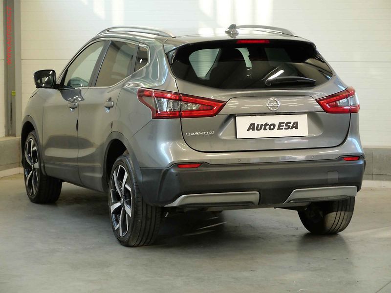 Nissan Qashqai (2017) 1.6dCi, ČR, Tekna, AT, panor - fotka 6 z 23