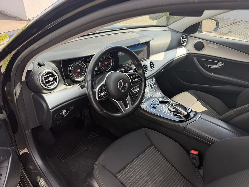 Mercedes-Benz Třídy E Kombi 220D 143kW 4MATIC  - fotka 14 z 21