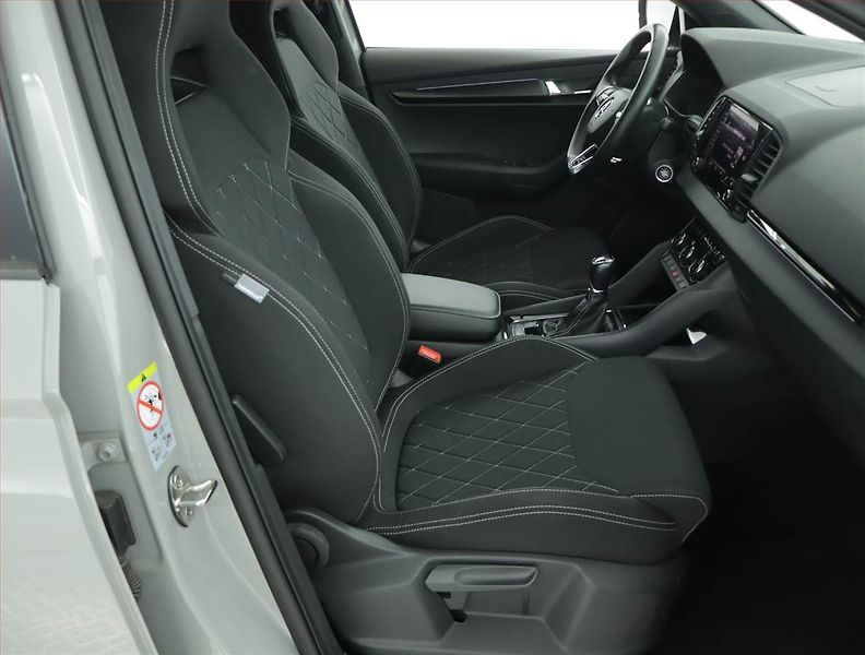 Škoda Karoq (2022) Sportline 1.5 TSI - fotka 9 z 16